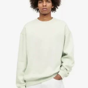 loose sweatshirt
